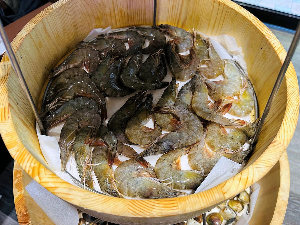 【朋月栻 宗음식含吃一隻雞 土城店】『招牌一隻雞湯』不用遠赴韓國美味經典呈現!超浮誇霸氣海鮮盆挑戰痛風極限!