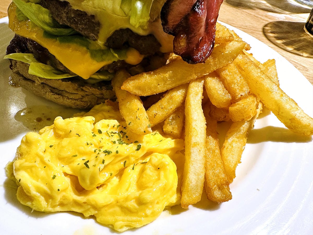 【Stan&Cat史丹貓美式餐廳 西門店】台北大份量美食推薦!無敵巨無霸牛肉堡一吃就上癮捷運西門町站,人氣必吃美式餐廳!