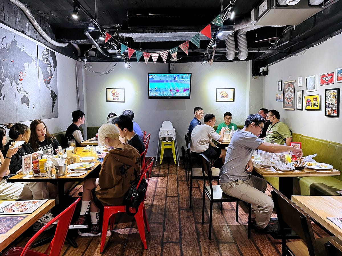 【Stan&Cat史丹貓美式餐廳 西門店】台北大份量美食推薦!無敵巨無霸牛肉堡一吃就上癮捷運西門町站,人氣必吃美式餐廳!