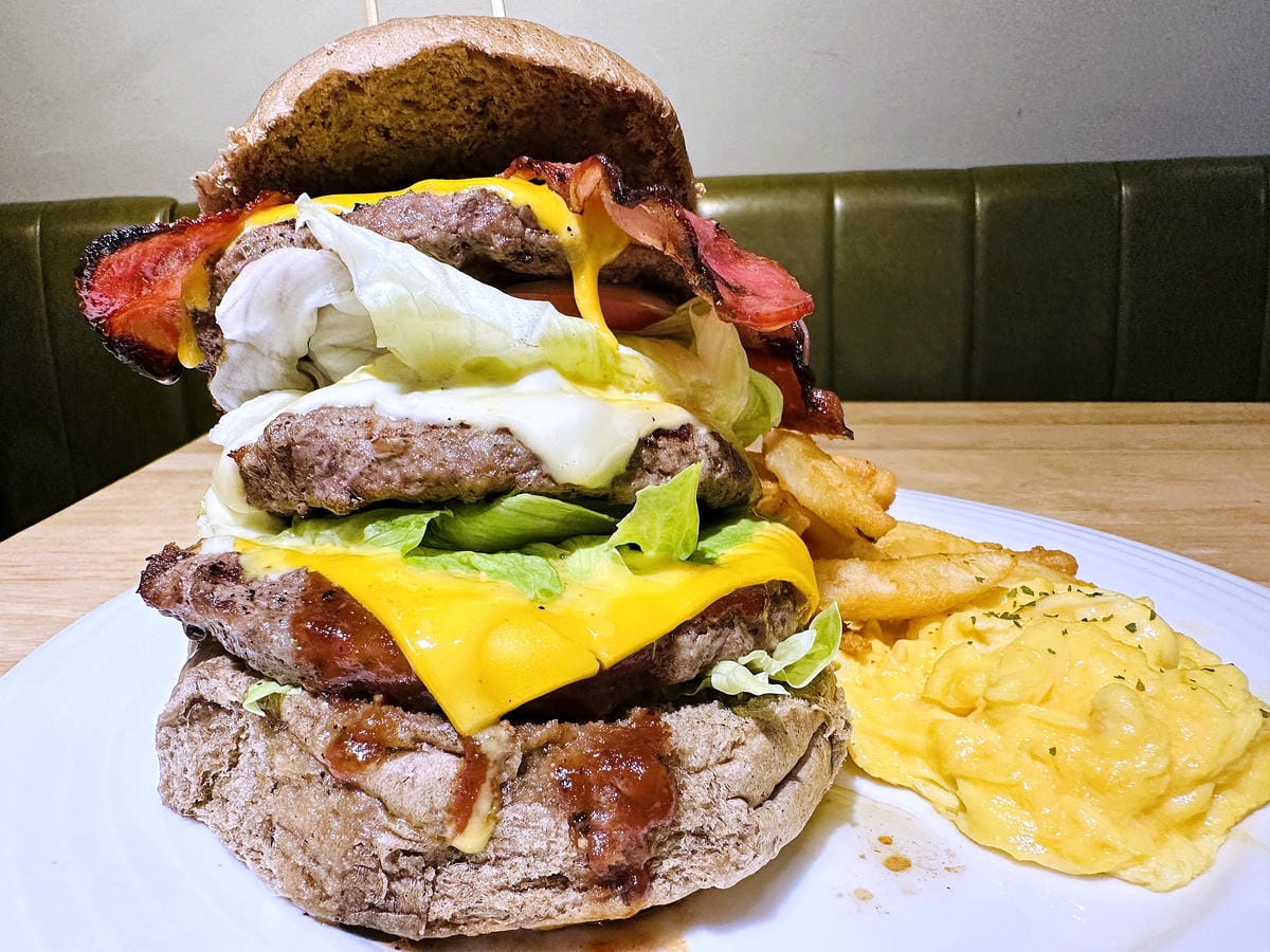 【Stan&Cat史丹貓美式餐廳 西門店】台北大份量美食推薦!無敵巨無霸牛肉堡一吃就上癮捷運西門町站,人氣必吃美式餐廳!