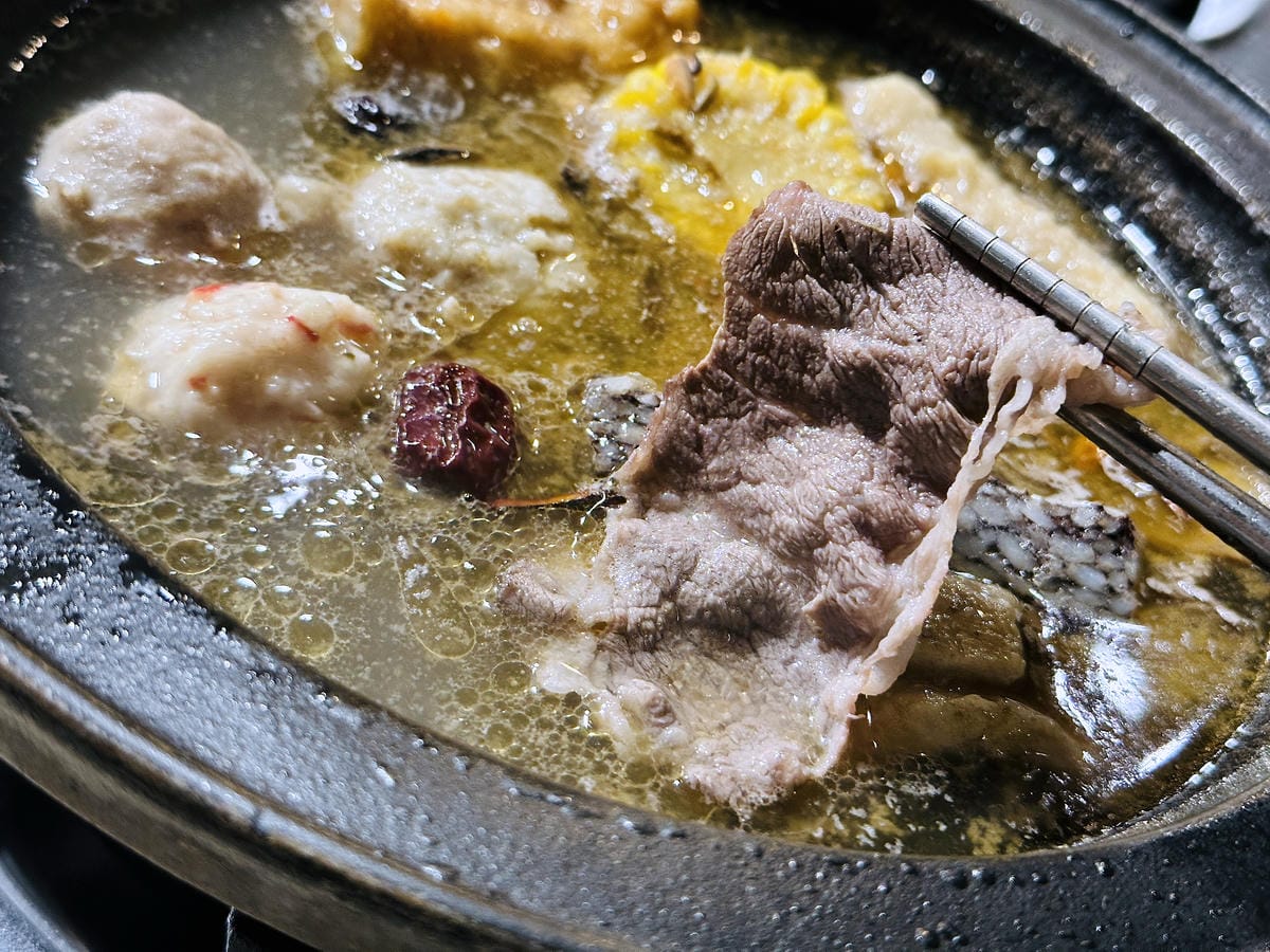 【狂一鍋 北大學成店】外國人來台必吃的台式火鍋,台味十足桌邊