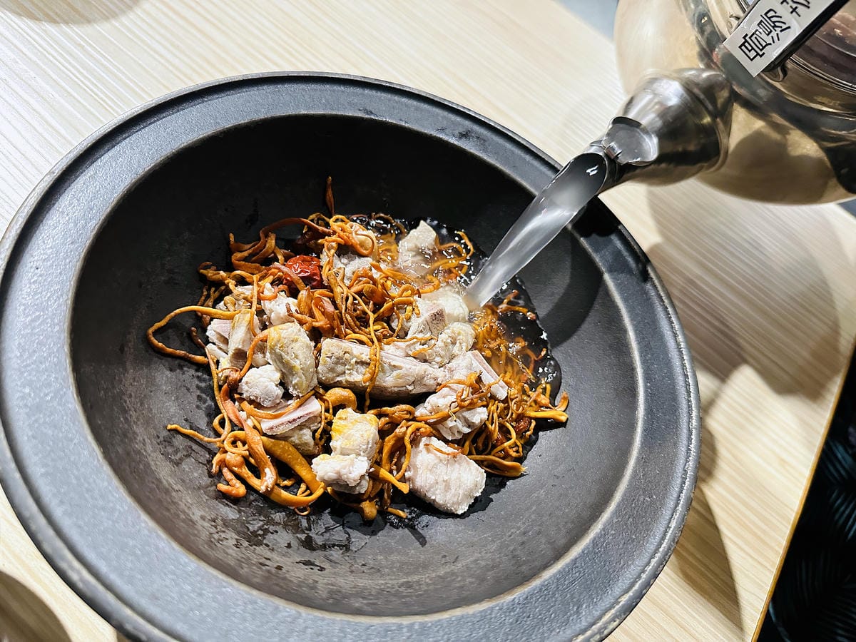 【狂一鍋 北大學成店】外國人來台必吃的台式火鍋,台味十足桌邊