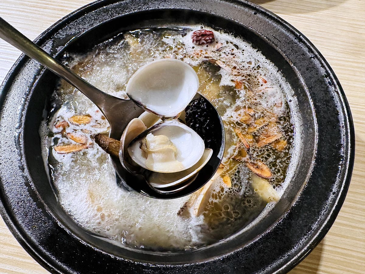 【狂一鍋 北大學成店】外國人來台必吃的台式火鍋,台味十足桌邊