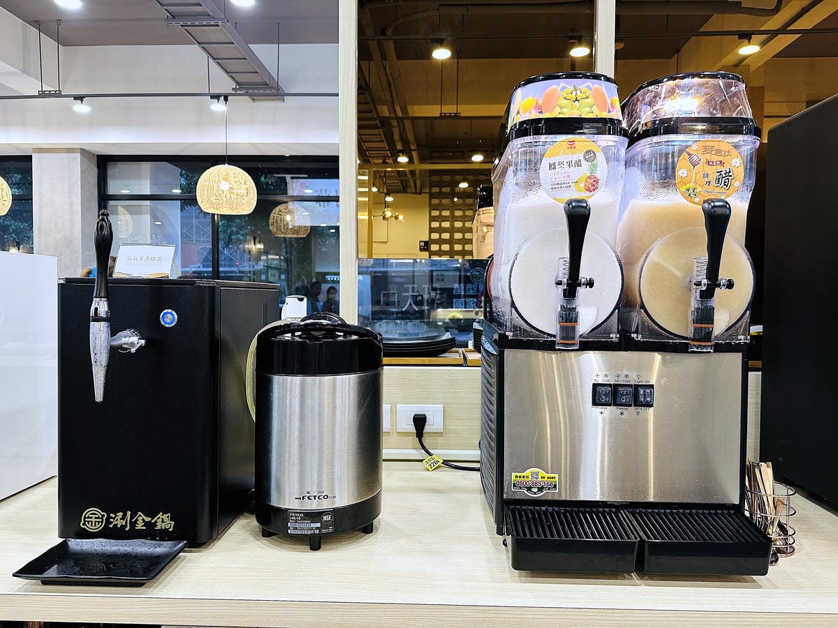 【涮金鍋】桃園火鍋最新口袋必吃名單!招牌黃金雞湯鍋煮什麼都好