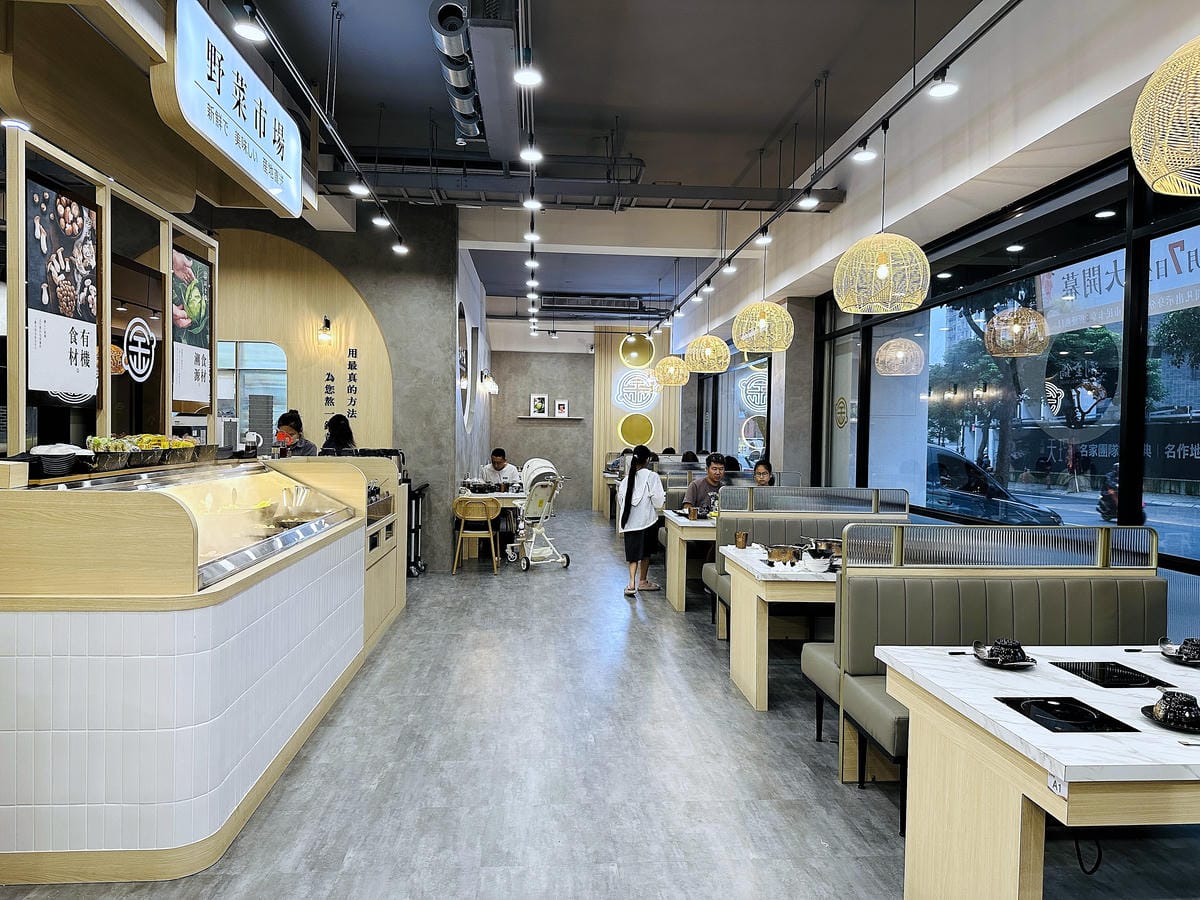 【涮金鍋】桃園火鍋最新口袋必吃名單!招牌黃金雞湯鍋煮什麼都好