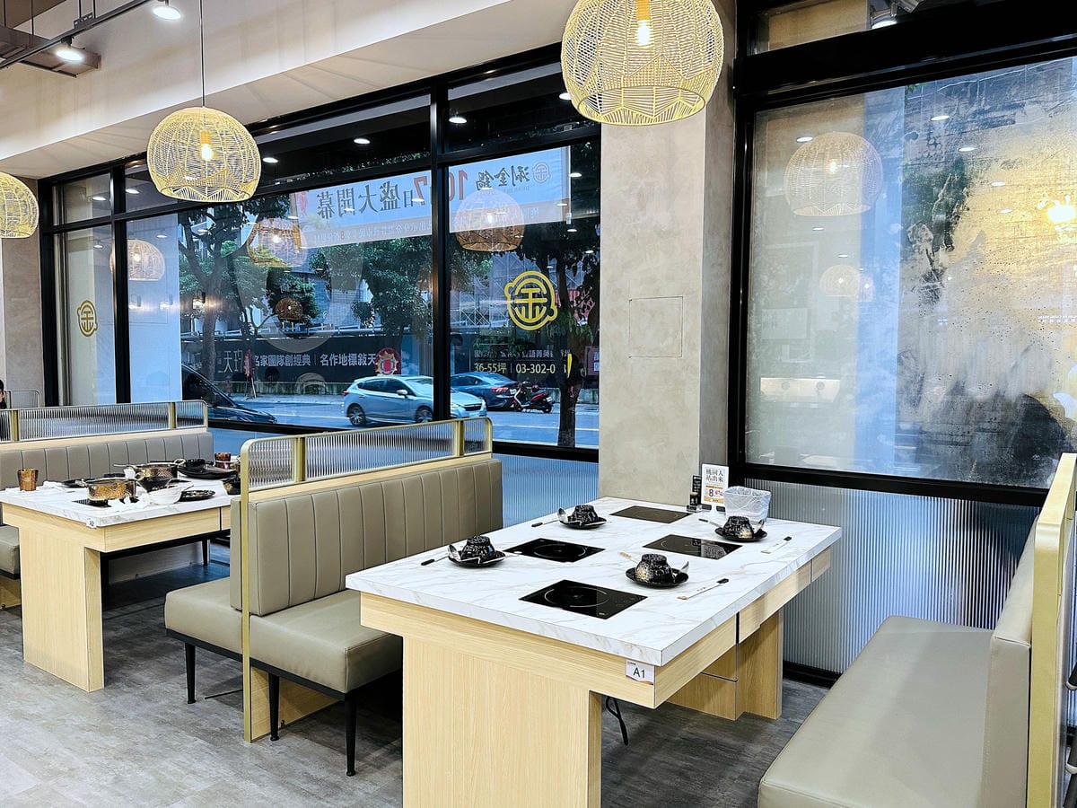 【涮金鍋】桃園火鍋最新口袋必吃名單!招牌黃金雞湯鍋煮什麼都好