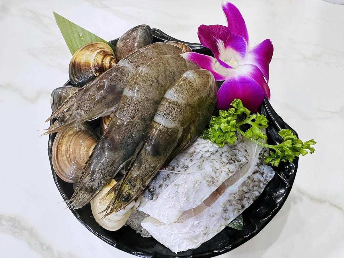 【涮金鍋】桃園火鍋最新口袋必吃名單!招牌黃金雞湯鍋煮什麼都好