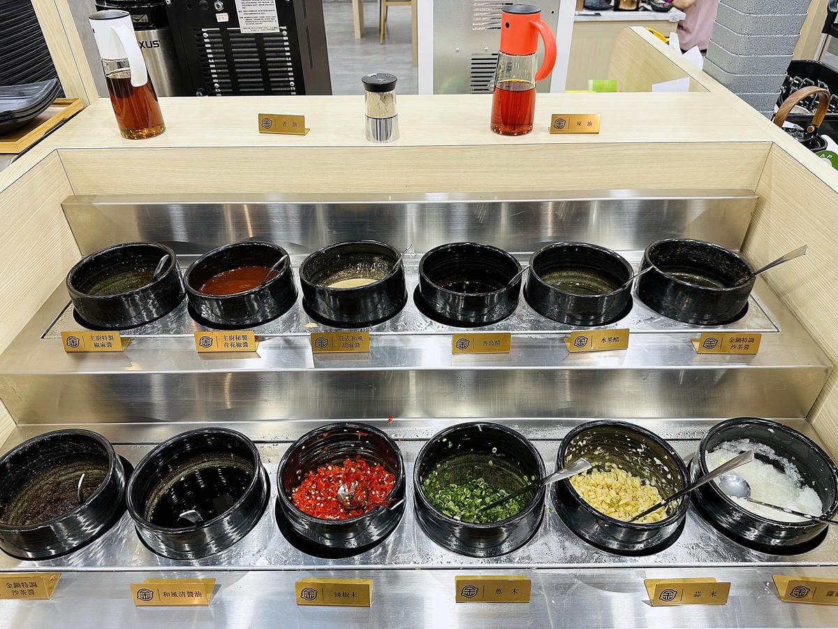 【涮金鍋】桃園火鍋最新口袋必吃名單!招牌黃金雞湯鍋煮什麼都好