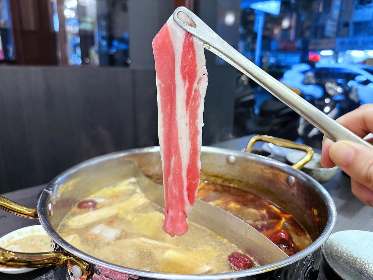 【洞豆腐】台中新品牌火鍋全新開幕!主打「東北酸菜白肉」「正川