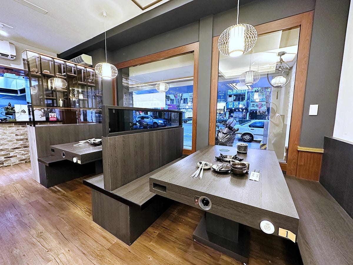 【洞豆腐】台中新品牌火鍋全新開幕!主打「東北酸菜白肉」「正川