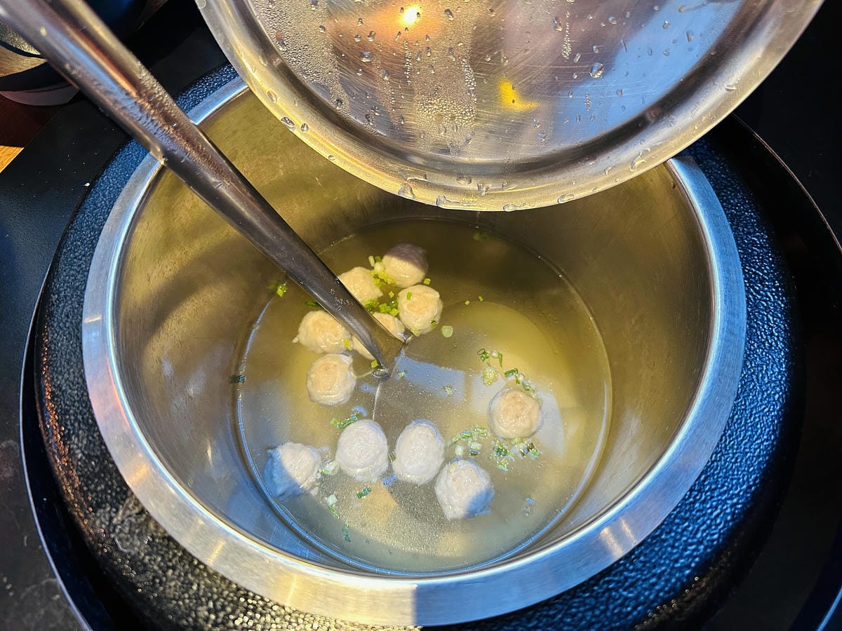 【草悟道文旅】台中西區住宿推薦!超美落地窗景觀浴缸網美房, 