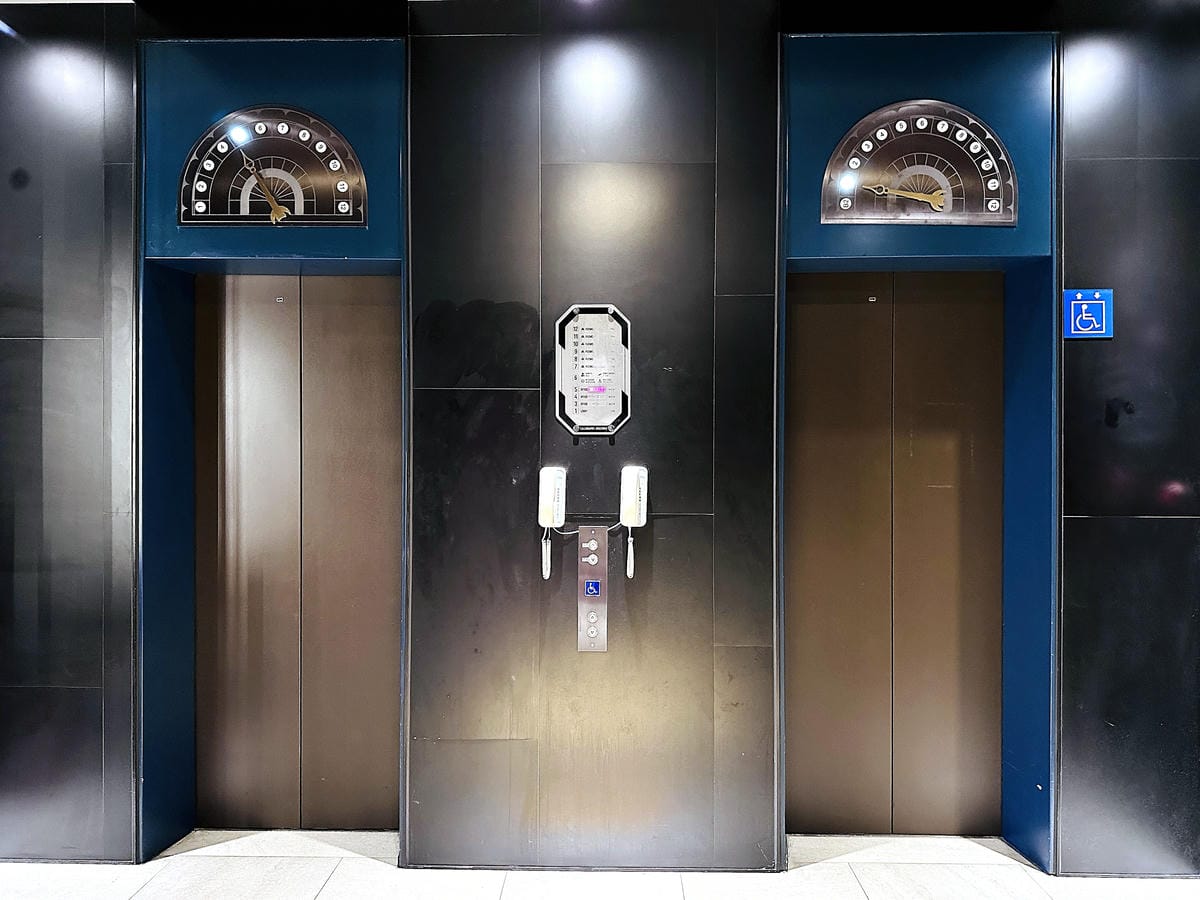 【草悟道文旅】台中西區住宿推薦!超美落地窗景觀浴缸網美房, 