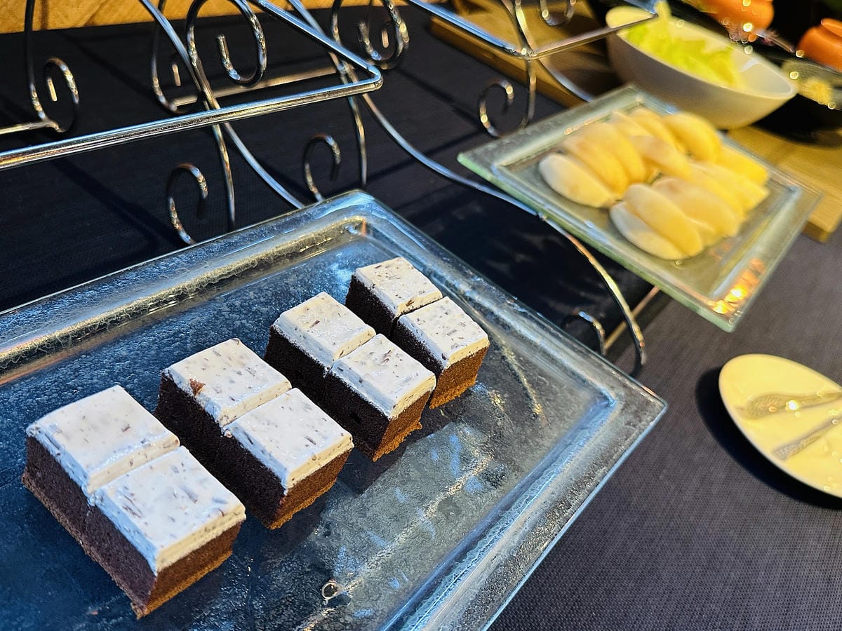 【草悟道文旅】台中西區住宿推薦!超美落地窗景觀浴缸網美房, 