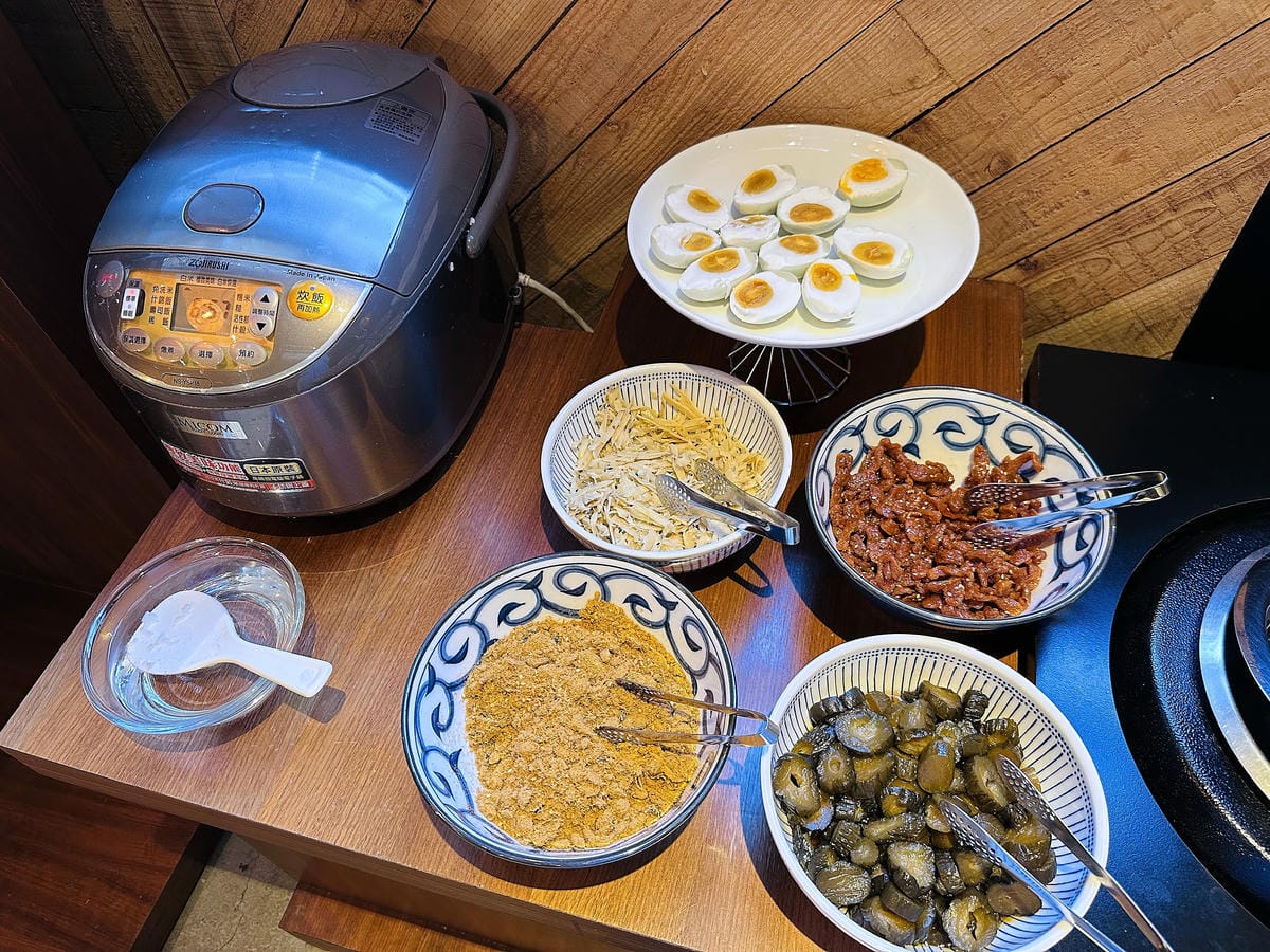 【草悟道文旅】台中西區住宿推薦!超美落地窗景觀浴缸網美房, 