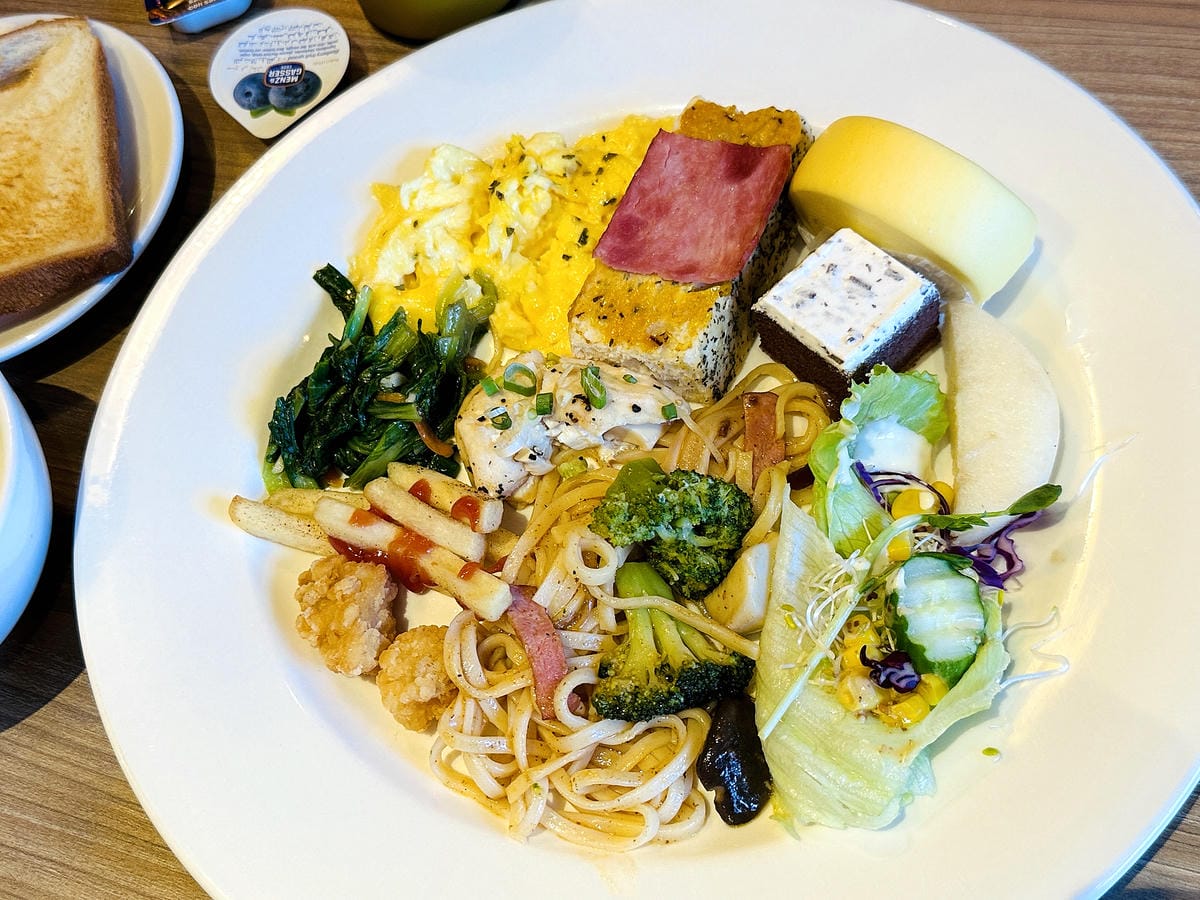 【草悟道文旅】台中西區住宿推薦!超美落地窗景觀浴缸網美房, 