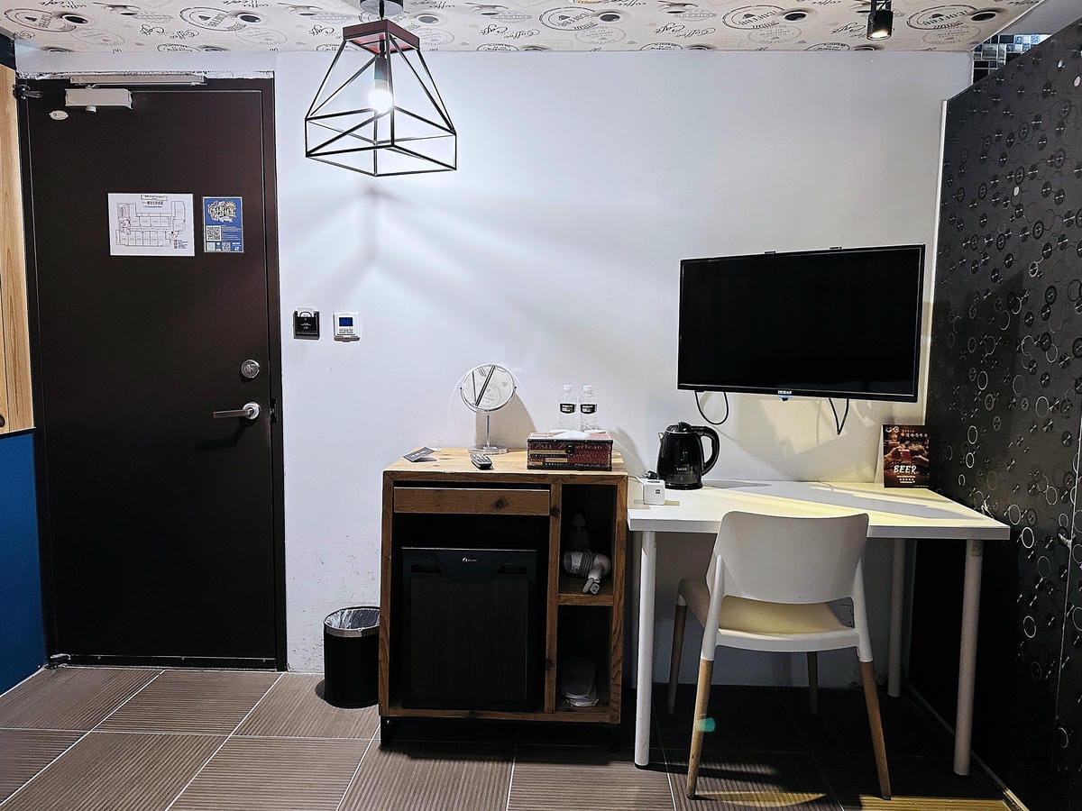 【草悟道文旅】台中西區住宿推薦!超美落地窗景觀浴缸網美房, 