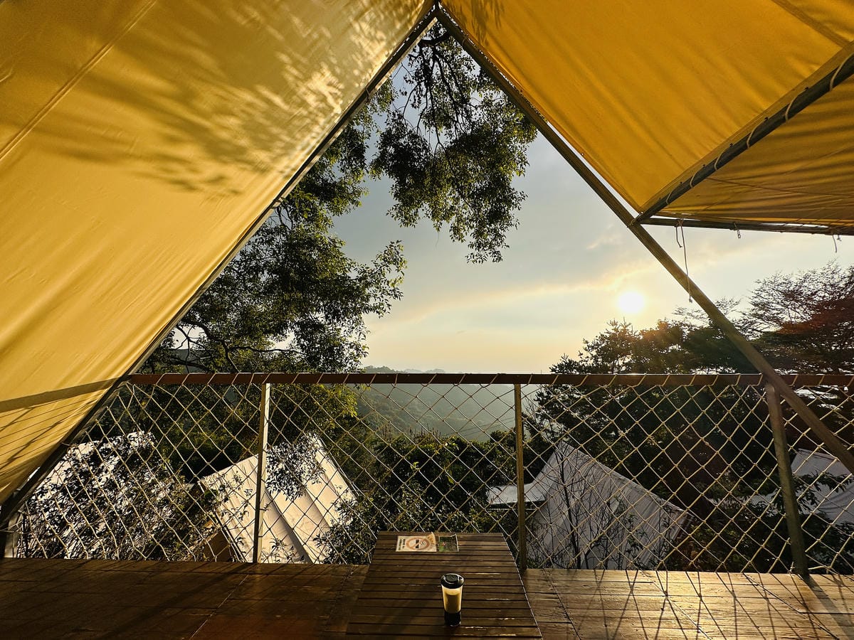 【蟬說:山中靜靜】台中酒桶山豪華秋冬露營,桂花弄帳篷區絕美景