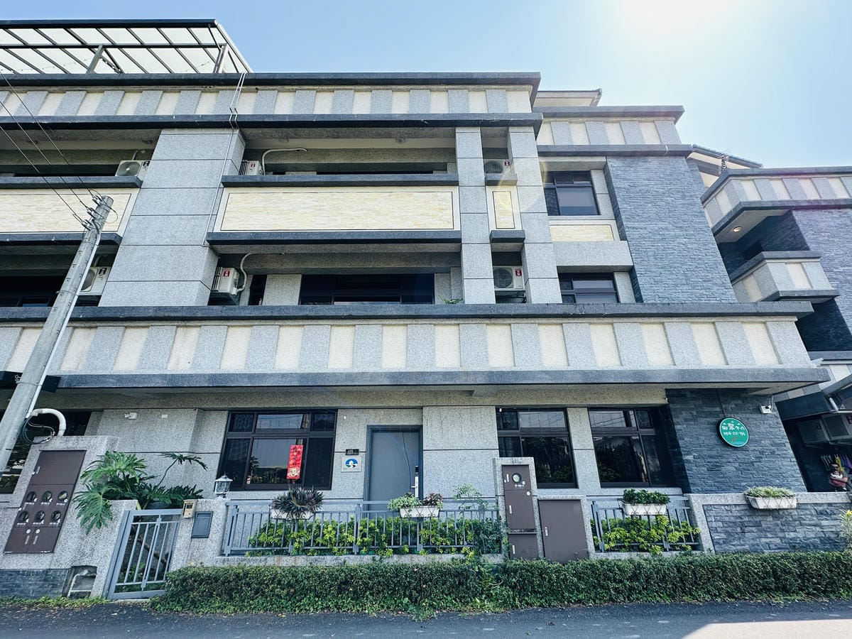 【鄉聚冬山】宜蘭包棟民宿推薦!大坪數超Chill田野景觀房,