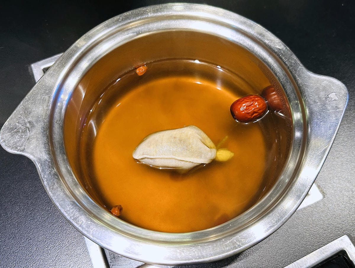 【潮派 宜蘭站前金東店】平價頂級魚翅汕頭鍋物專門,必吃原味清