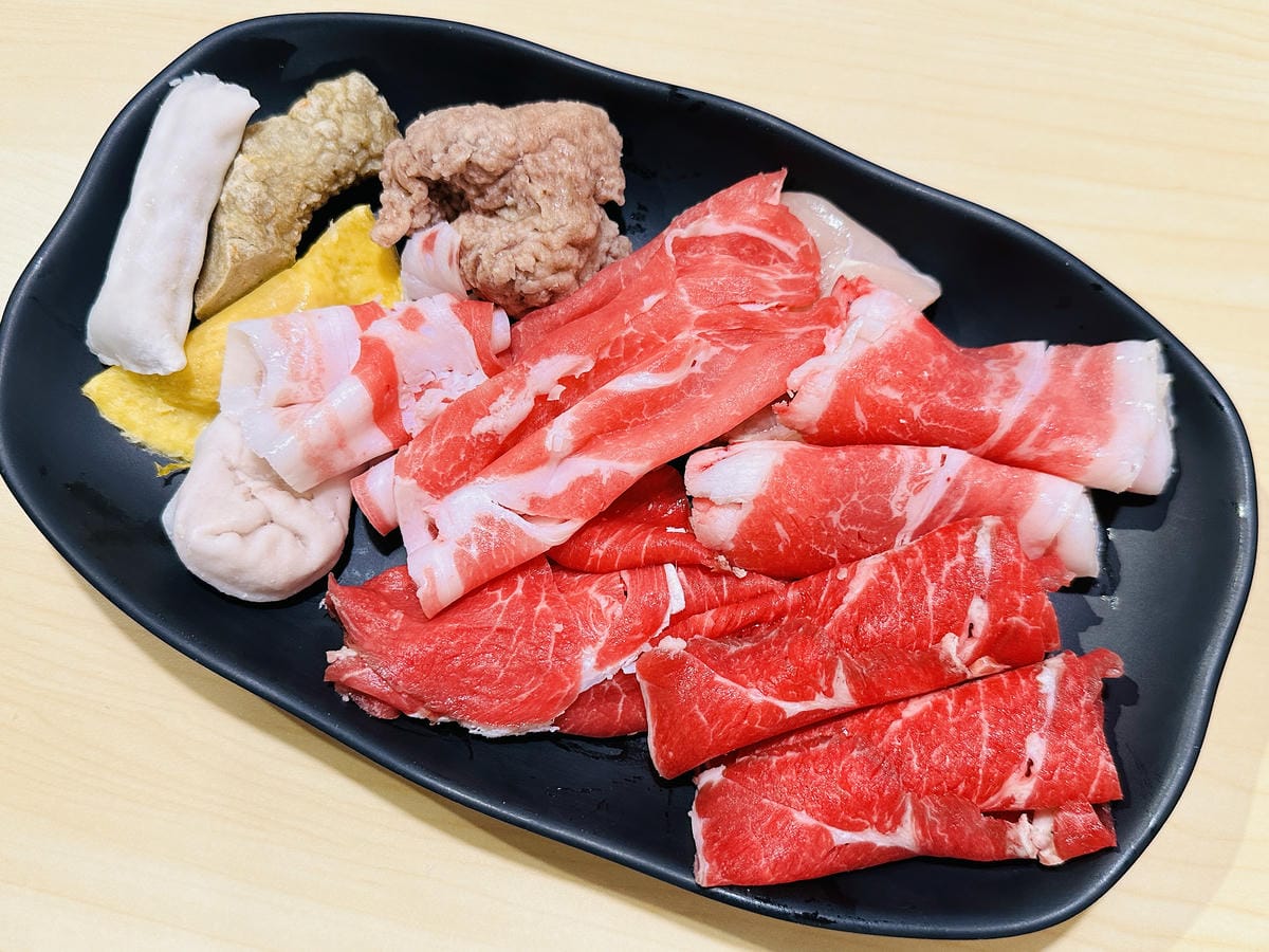 【何家香香麻辣鴛鴦鍋吃到飽】超過60種以上食材任君挑選!經典