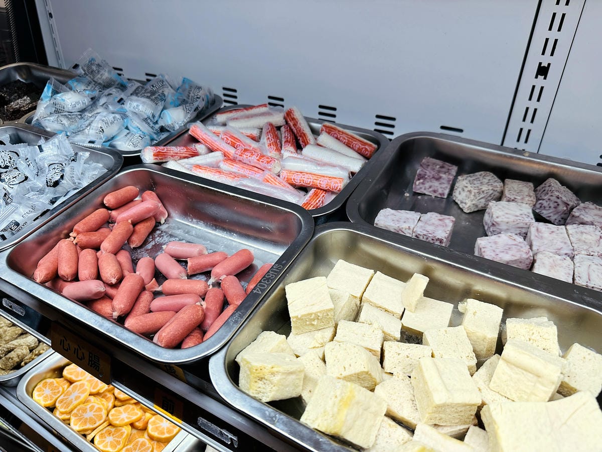 【何家香香麻辣鴛鴦鍋吃到飽】超過60種以上食材任君挑選!經典