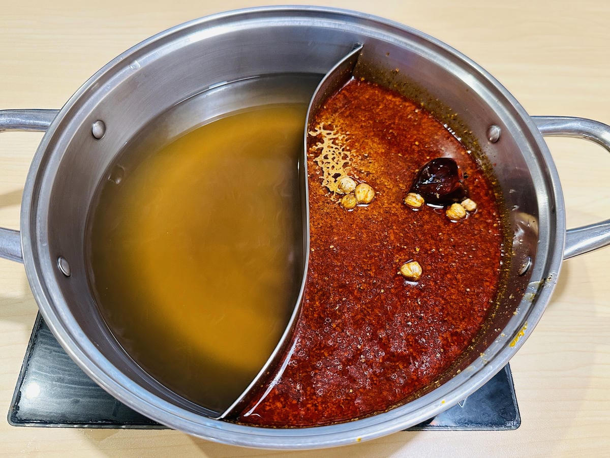 【何家香香麻辣鴛鴦鍋吃到飽】超過60種以上食材任君挑選!經典