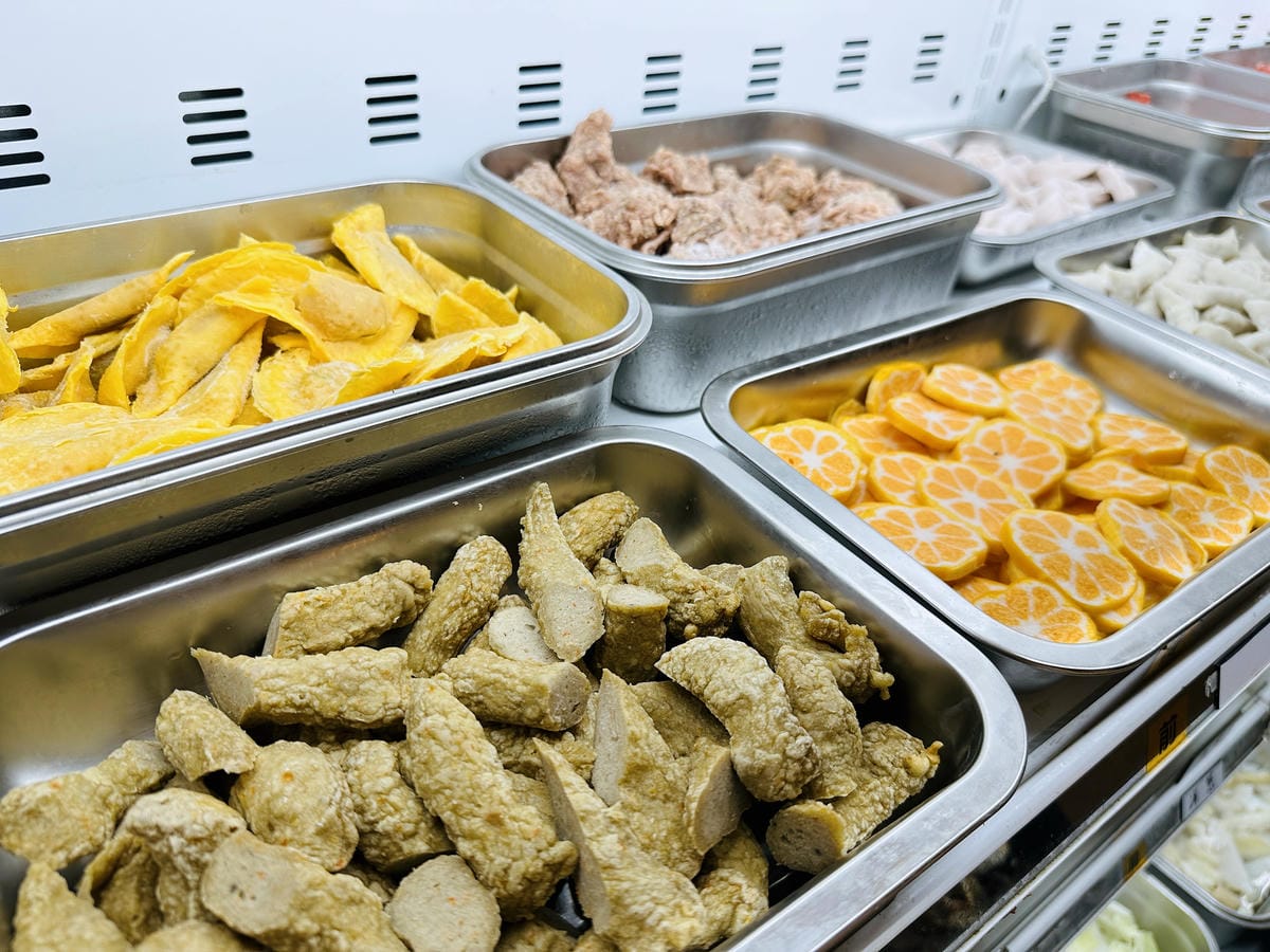 【何家香香麻辣鴛鴦鍋吃到飽】超過60種以上食材任君挑選!經典