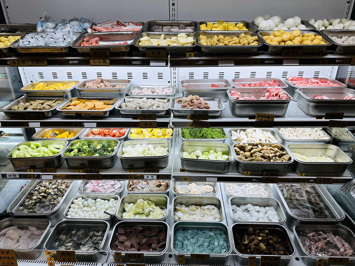 【何家香香麻辣鴛鴦鍋吃到飽】超過60種以上食材任君挑選!經典