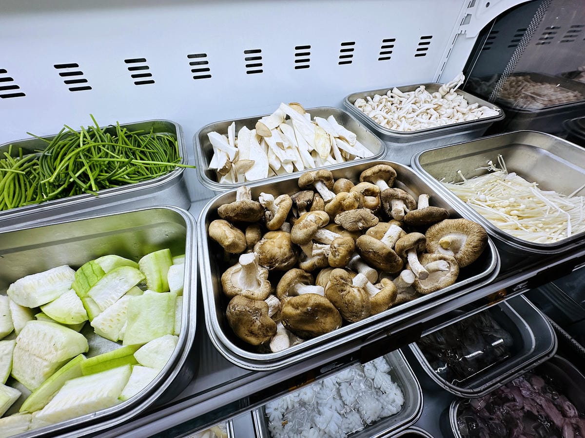 【何家香香麻辣鴛鴦鍋吃到飽】超過60種以上食材任君挑選!經典