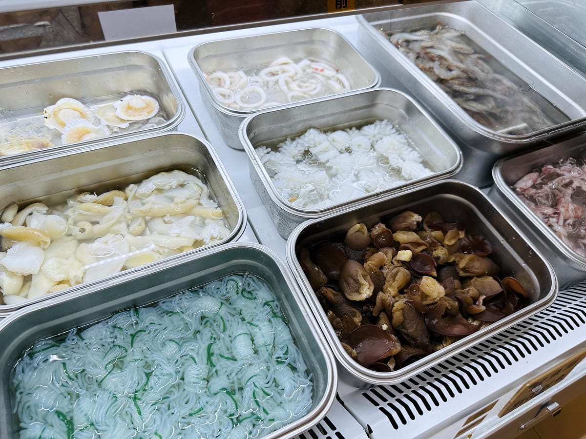 【何家香香麻辣鴛鴦鍋吃到飽】超過60種以上食材任君挑選!經典