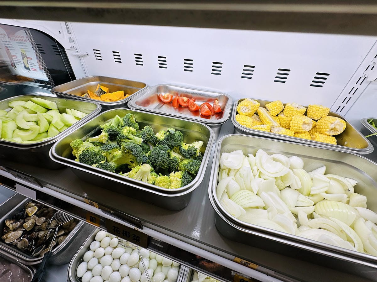 【何家香香麻辣鴛鴦鍋吃到飽】超過60種以上食材任君挑選!經典