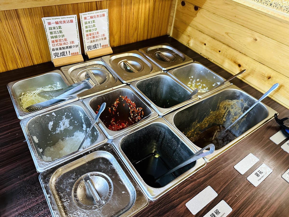 【何家香香麻辣鴛鴦鍋吃到飽】超過60種以上食材任君挑選!經典