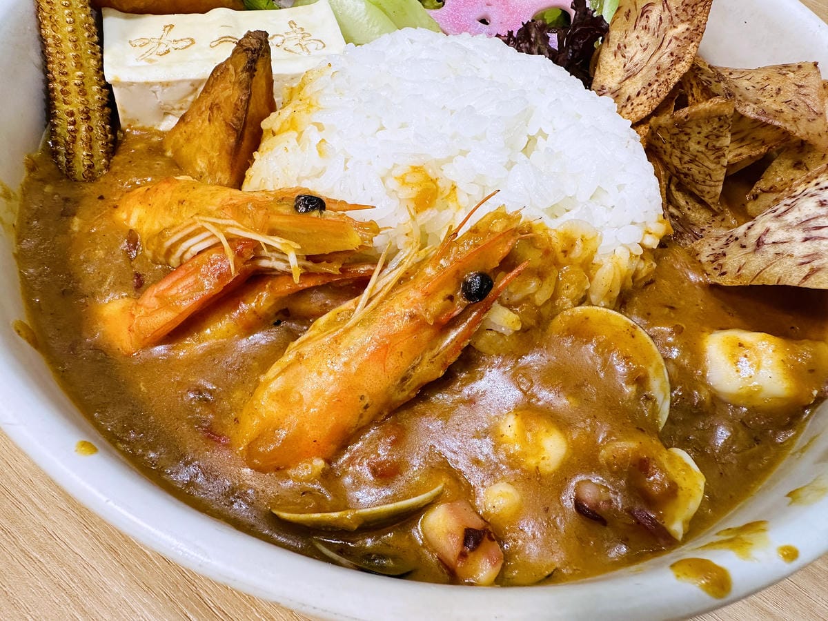 【咖一味】香料高手在民間!「牛骨黑咖哩」「蝦膏紅咖哩」「酸菜