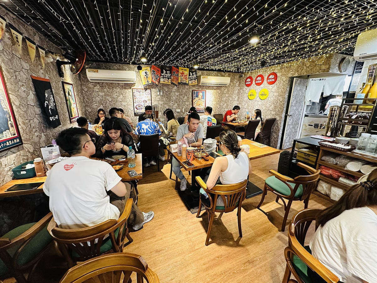 【士林串燒】士林夜市最新必吃美食!「串燒」烤功一流,還有媲美