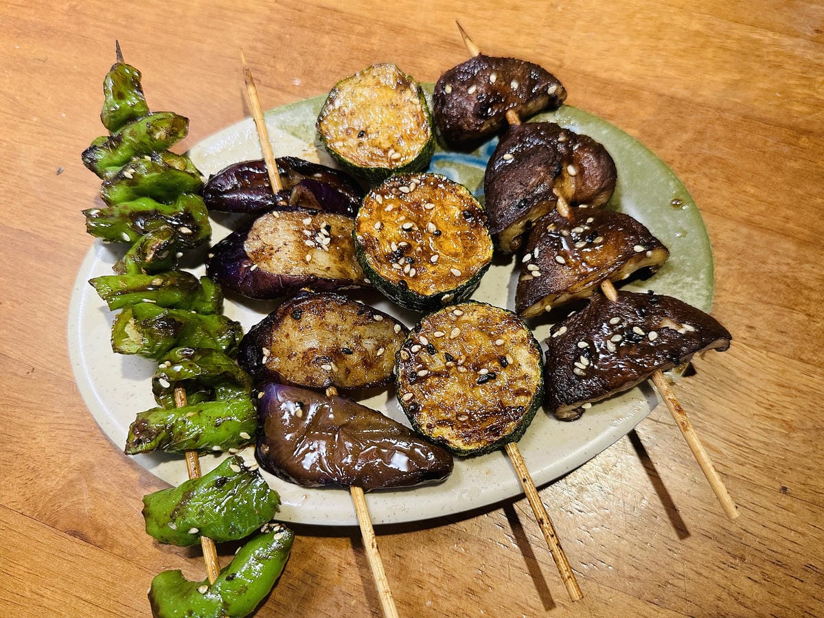 【士林串燒】士林夜市最新必吃美食!「串燒」烤功一流,還有媲美