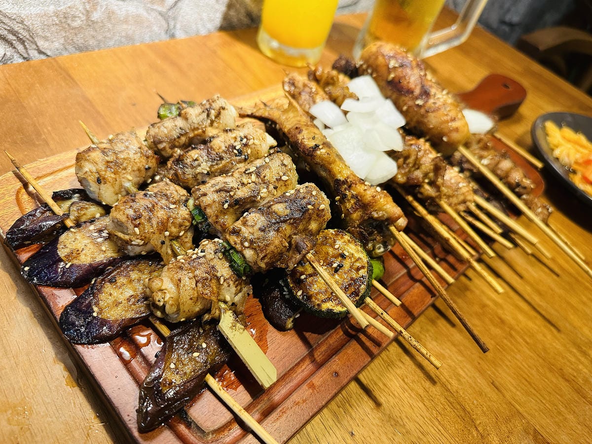【士林串燒】士林夜市最新必吃美食!「串燒」烤功一流,還有媲美