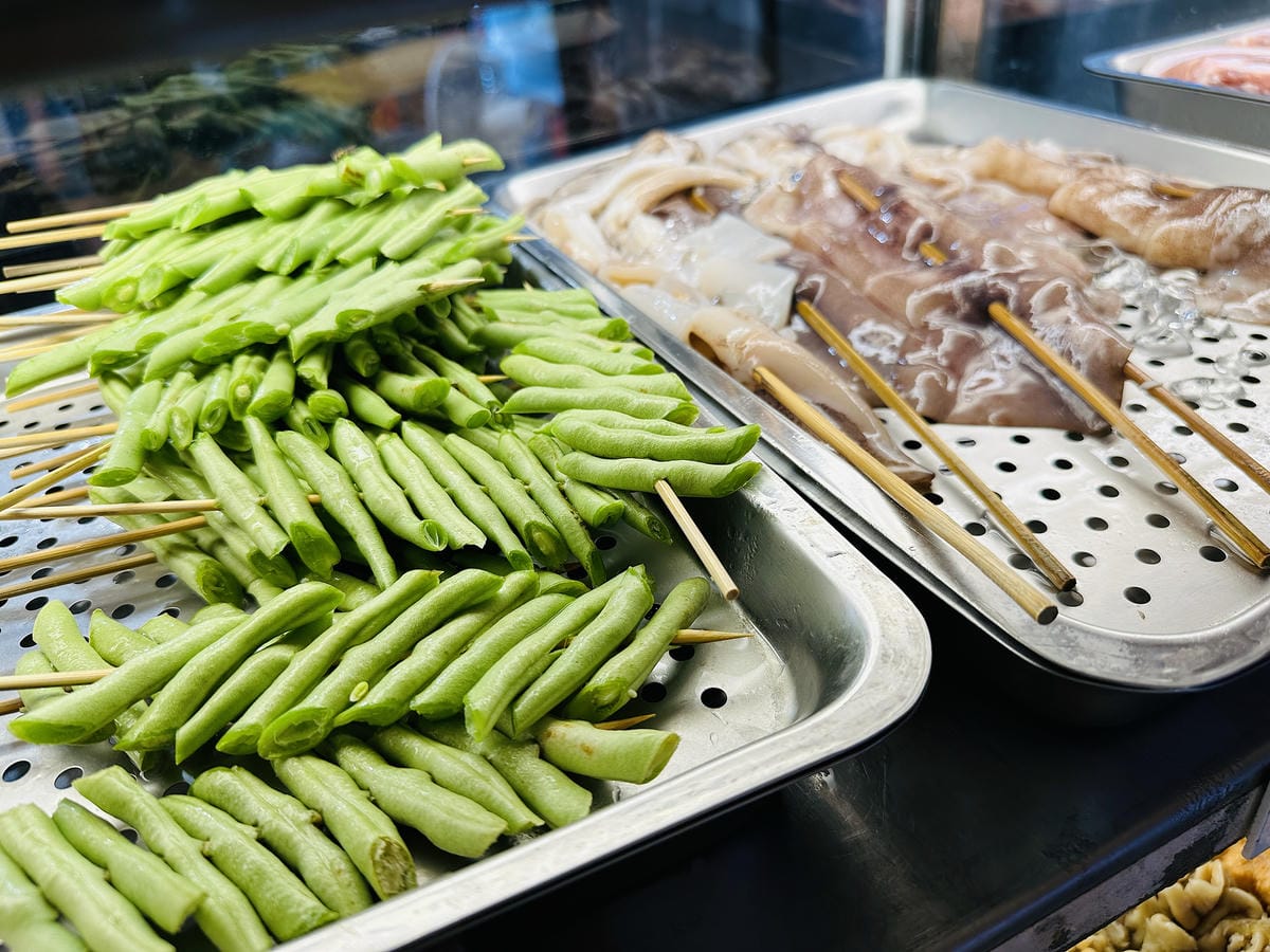 【士林串燒】士林夜市最新必吃美食!「串燒」烤功一流,還有媲美