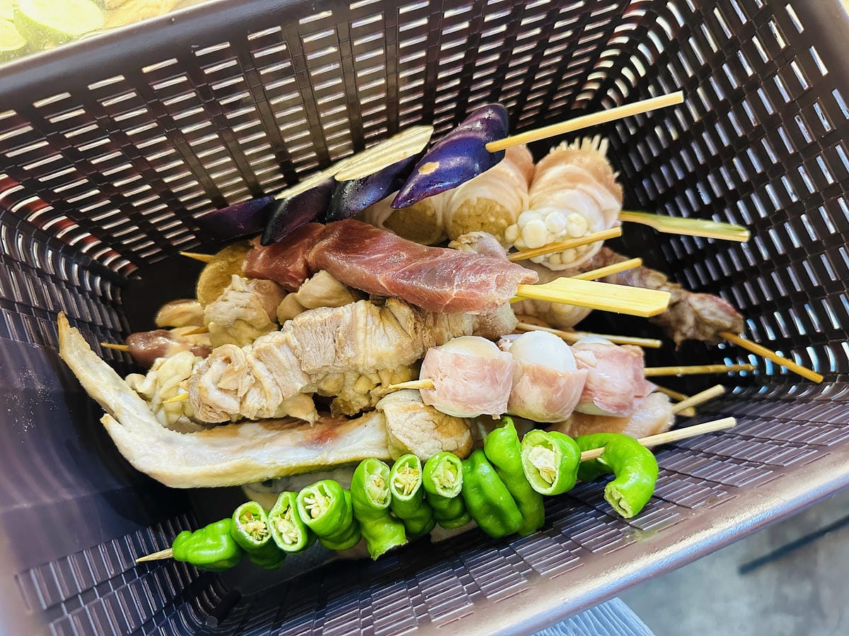 【士林串燒】士林夜市最新必吃美食!「串燒」烤功一流,還有媲美