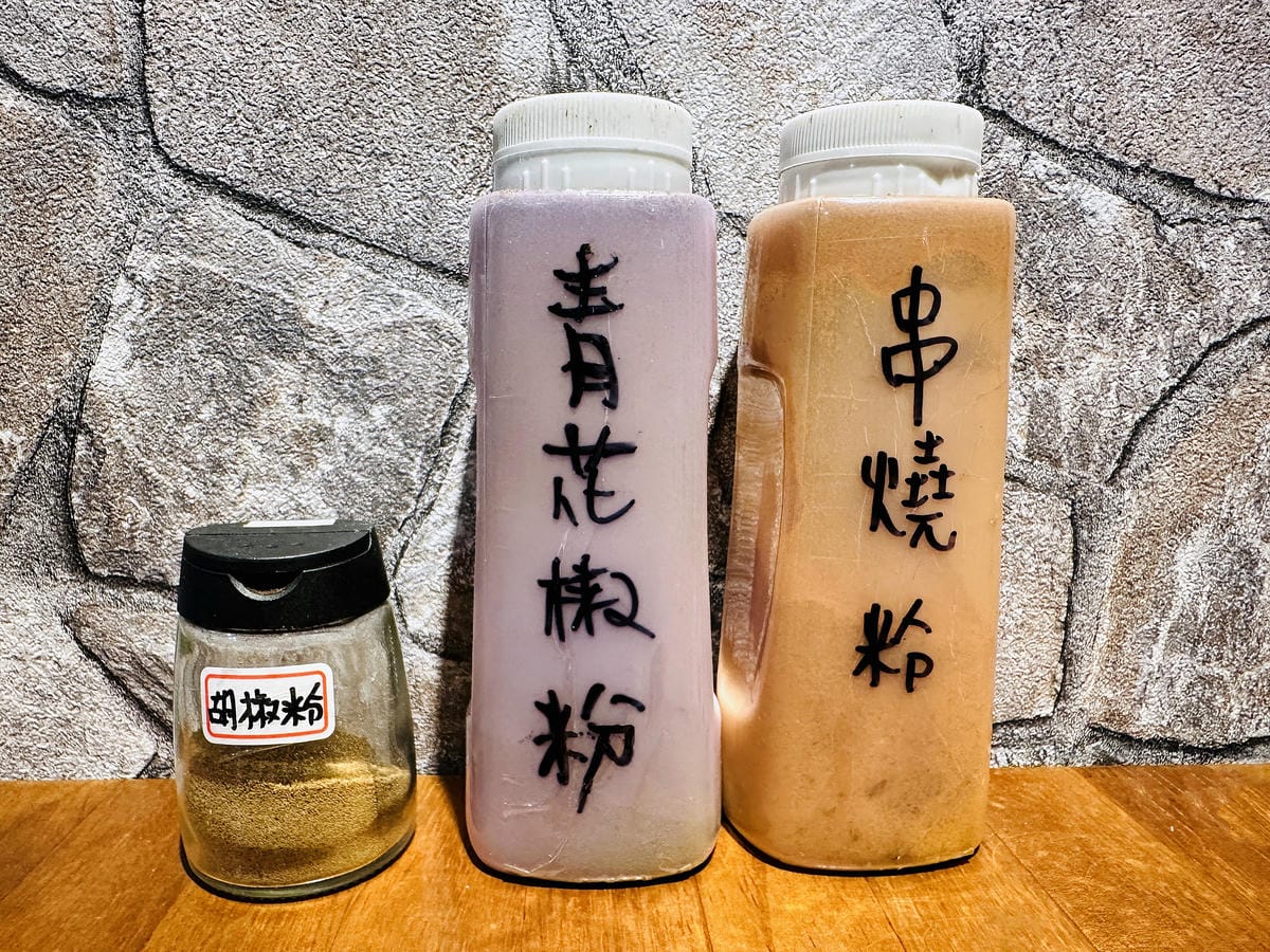 【士林串燒】士林夜市最新必吃美食!「串燒」烤功一流,還有媲美