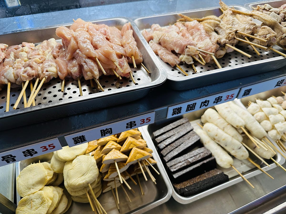 【士林串燒】士林夜市最新必吃美食!「串燒」烤功一流,還有媲美