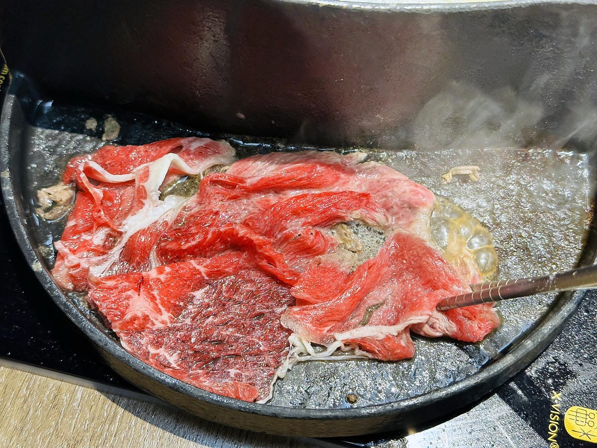 【饗食鍋 桃園成功店】店家超佛!主食甜品吃到飽,特色「一鍋一