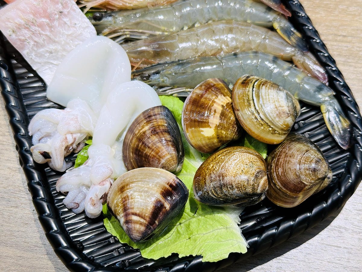 【饗食鍋 桃園成功店】店家超佛!主食甜品吃到飽,特色「一鍋一