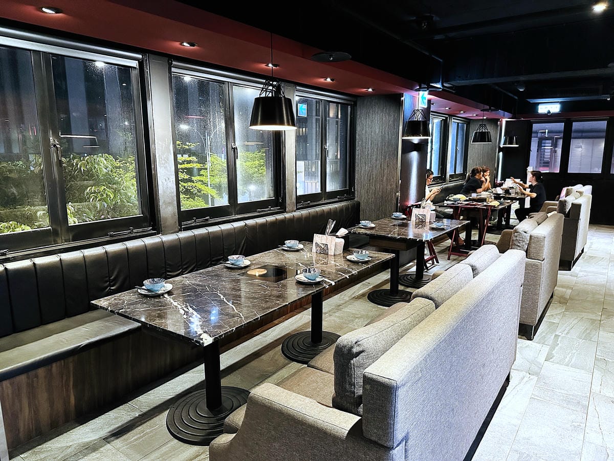 松江南京麻辣火鍋【石‧撈麻辣鴛鴦鍋】和牛火鍋吃到飽,生啤酒