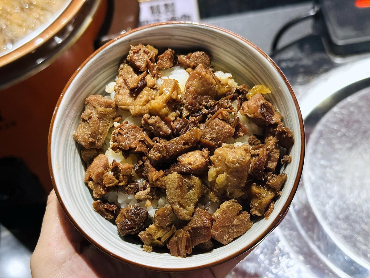 松江南京麻辣火鍋【石‧撈麻辣鴛鴦鍋】和牛火鍋吃到飽,生啤酒