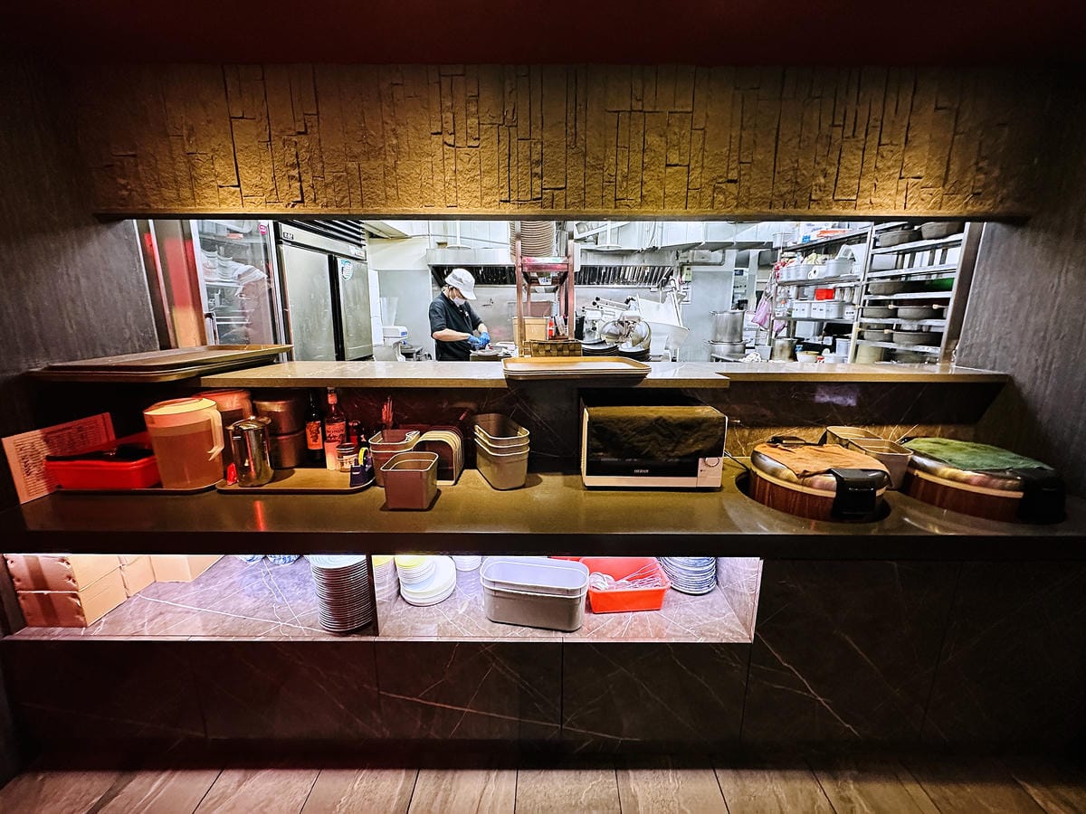 松江南京麻辣火鍋【石‧撈麻辣鴛鴦鍋】和牛火鍋吃到飽,生啤酒