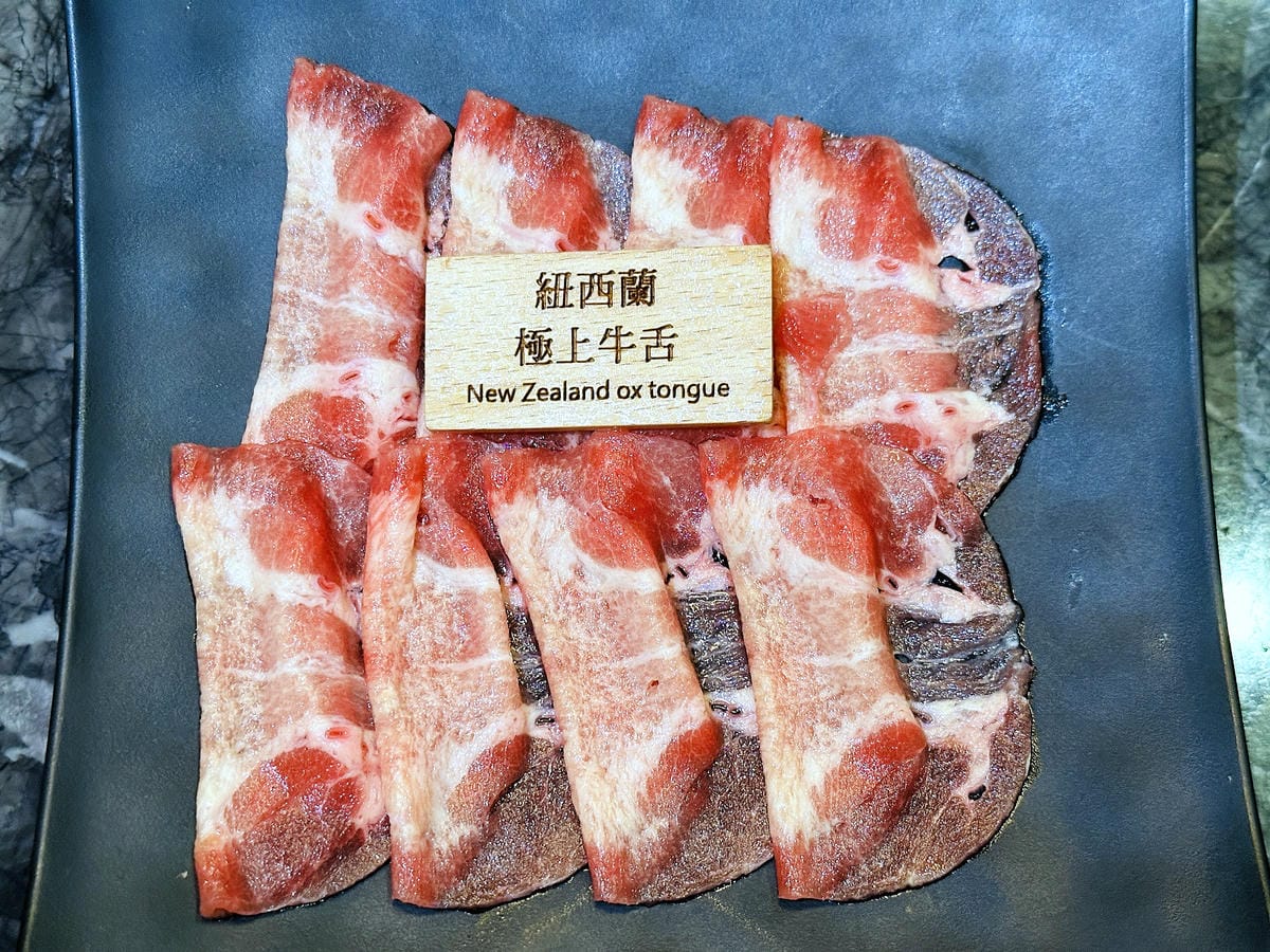 松江南京麻辣火鍋【石‧撈麻辣鴛鴦鍋】和牛火鍋吃到飽,生啤酒