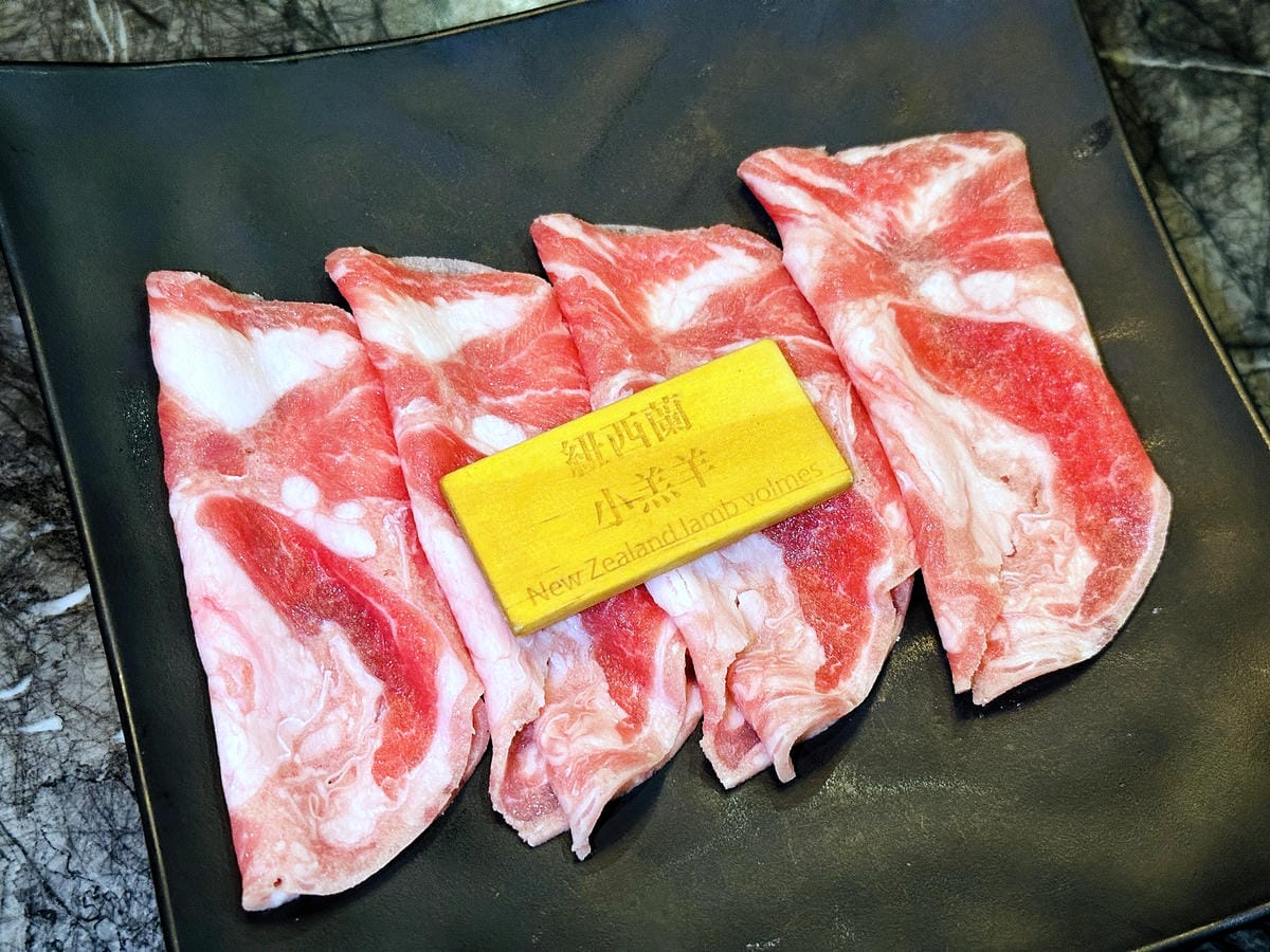 松江南京麻辣火鍋【石‧撈麻辣鴛鴦鍋】和牛火鍋吃到飽,生啤酒