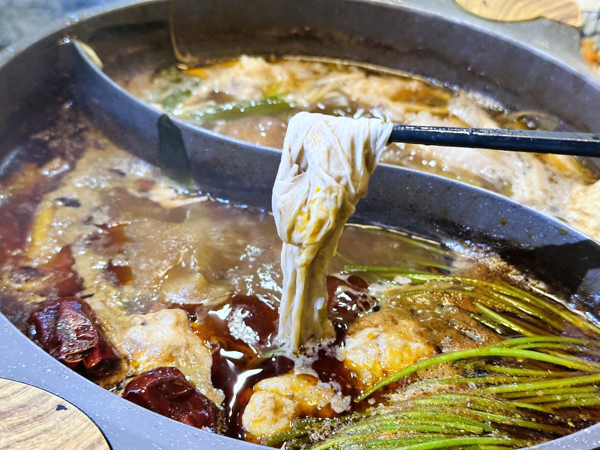 松江南京麻辣火鍋【石‧撈麻辣鴛鴦鍋】和牛火鍋吃到飽,生啤酒