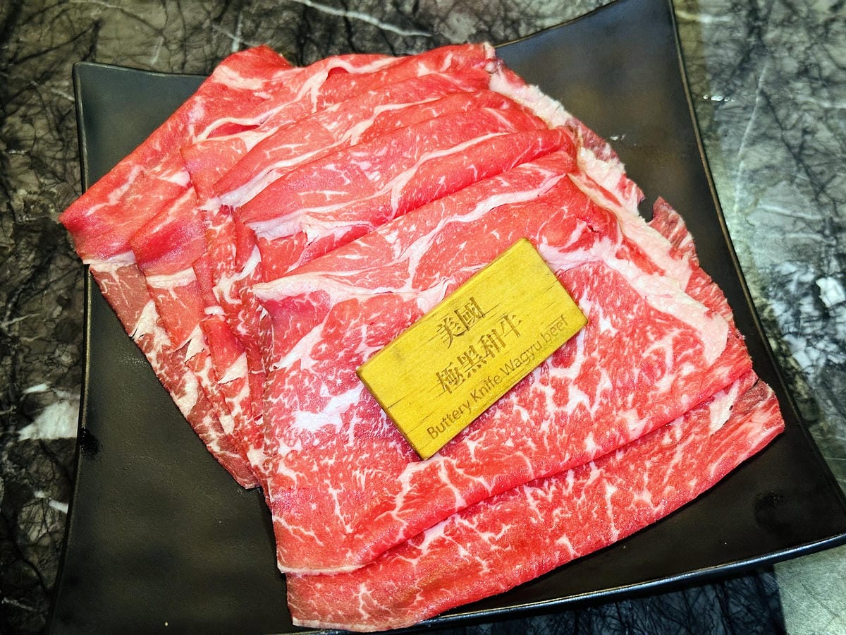 松江南京麻辣火鍋【石‧撈麻辣鴛鴦鍋】和牛火鍋吃到飽,生啤酒