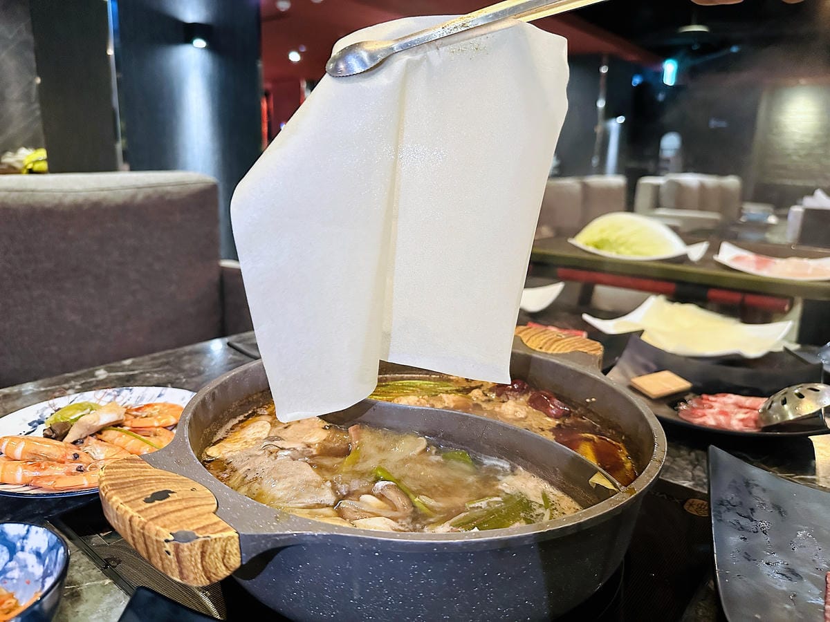 松江南京麻辣火鍋【石‧撈麻辣鴛鴦鍋】和牛火鍋吃到飽,生啤酒